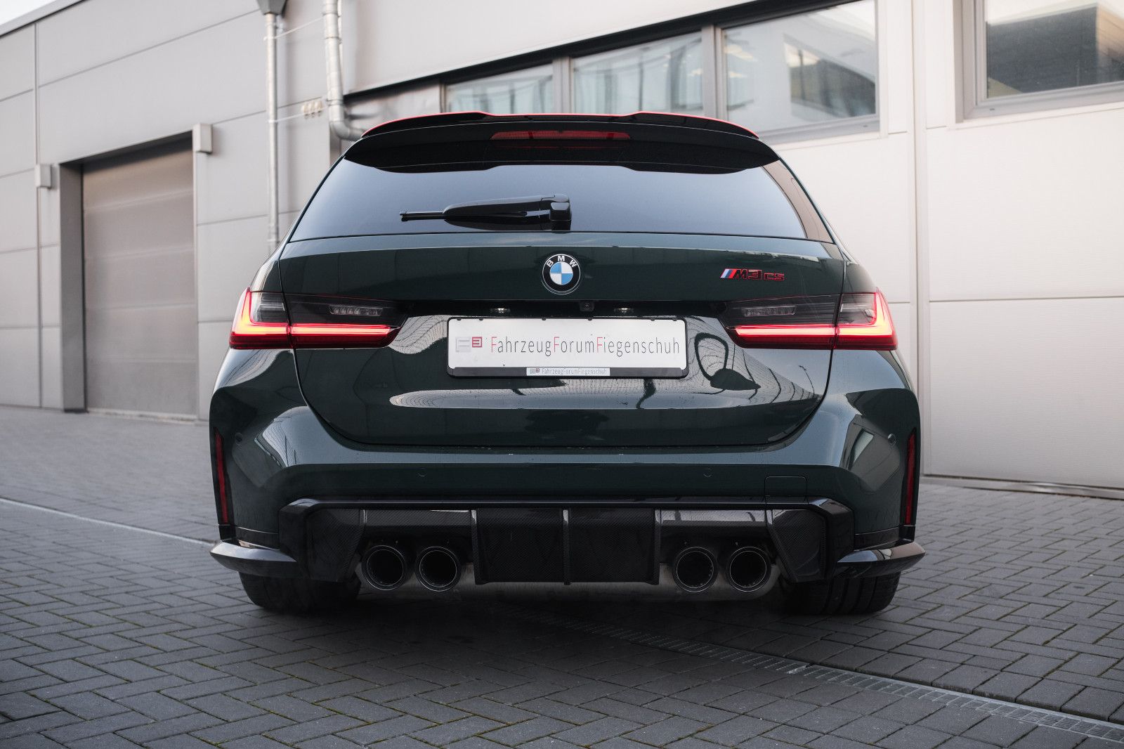 Fahrzeugabbildung BMW M3 Touring CS-Sonderfarbe-Drive-&ParkingAssist.