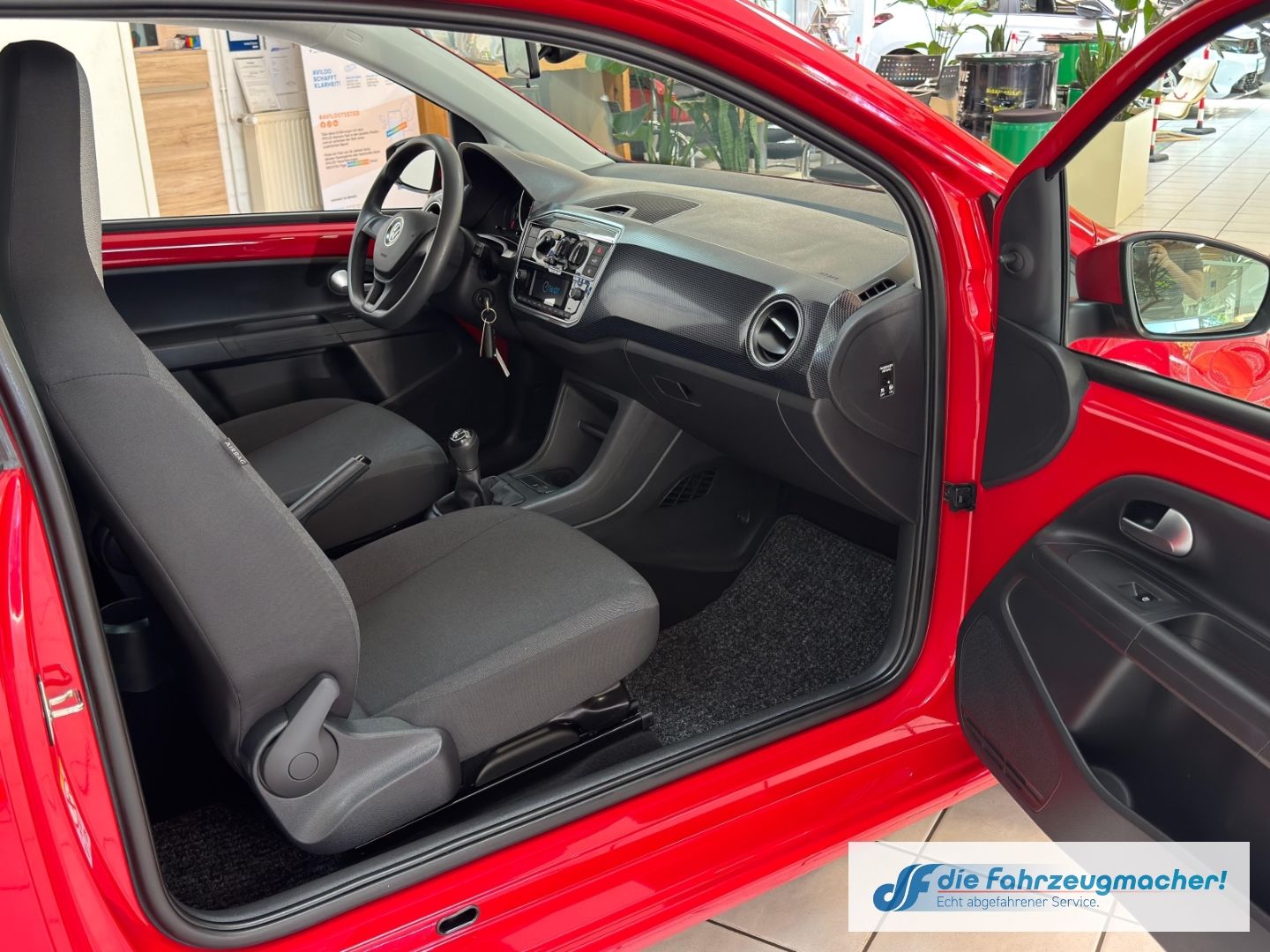 Fahrzeugabbildung Volkswagen up! Basis DAB GA Klima BT teilb.Rücksb AUX eFH L