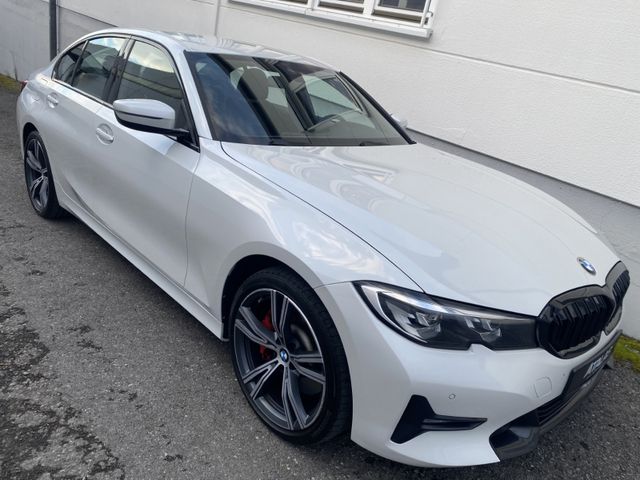 BMW 330 i Sport Line Shadow-Line*Leder-Navi-19Zoll*
