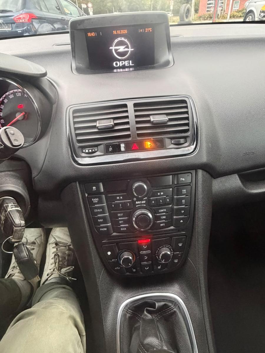 Opel Meriva 2011 — photo 13