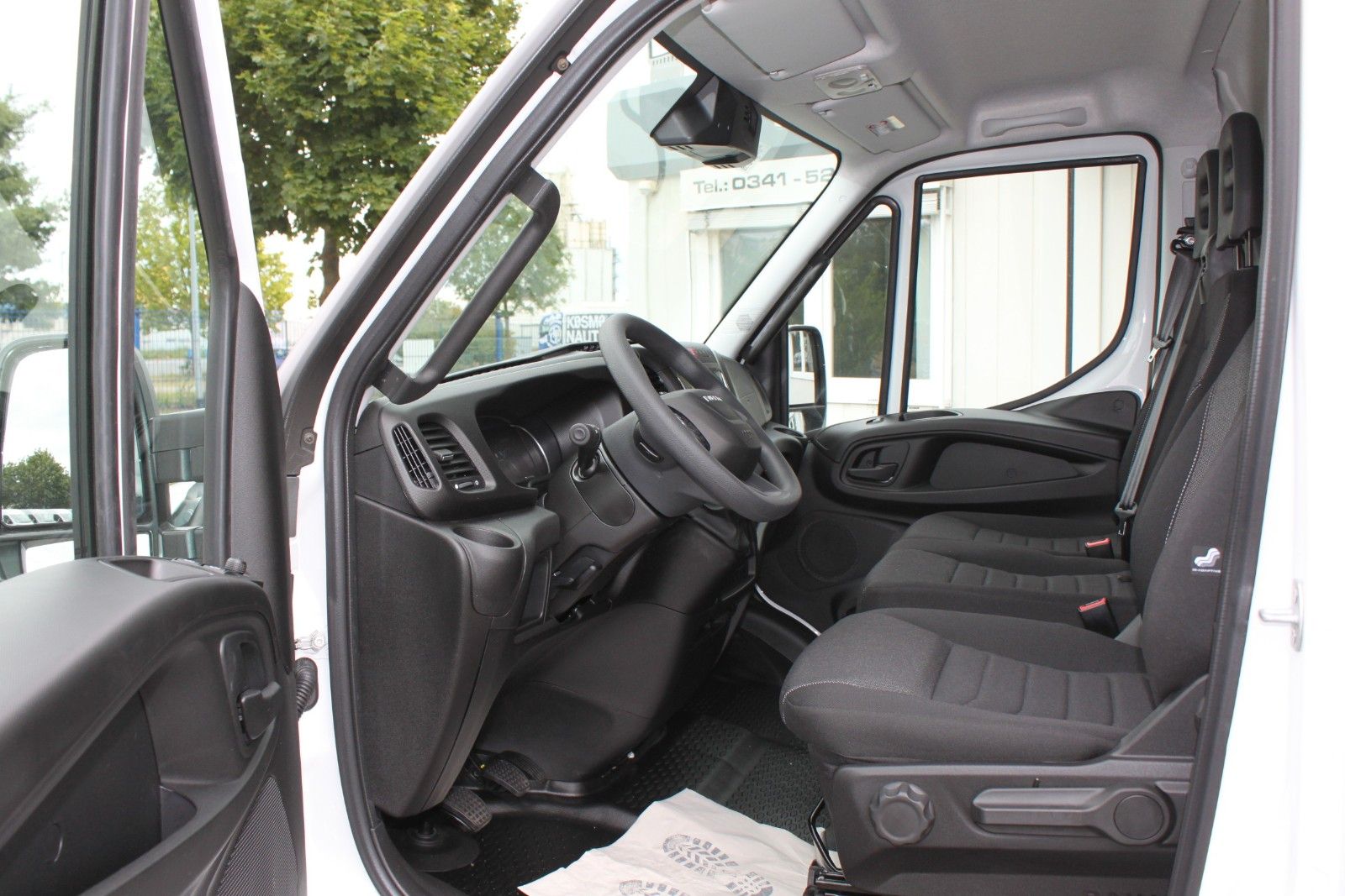 Fahrzeugabbildung Iveco Daily Kasten 3,0 Diesel/Verkleid+Holzboden