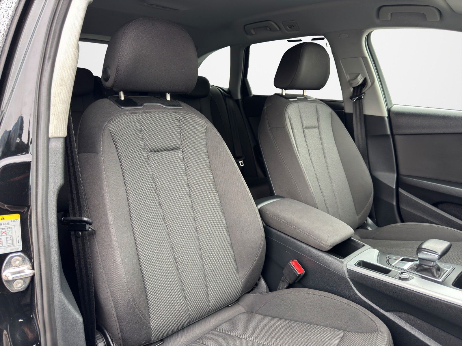 Fahrzeugabbildung Audi A4 AVANT 35 TFSI BLACK S-TRONIC NAVI LED ALLWETT