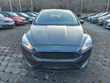 Ford Focus Lim. Ambiente - Ford Focus Ambiente mit Benzin-Antrieb