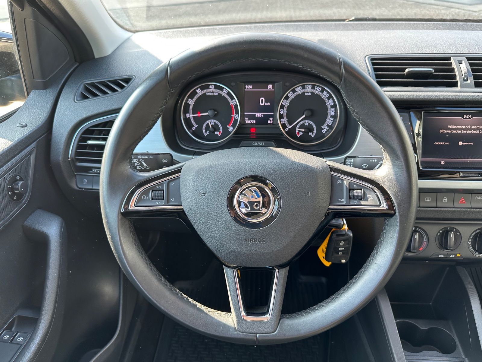 Fahrzeugabbildung SKODA Fabia Combi 1.0 TSI Ambition SHZG/BT/GJR/CarPlay