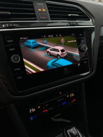 Volkswagen Tiguan - 11
