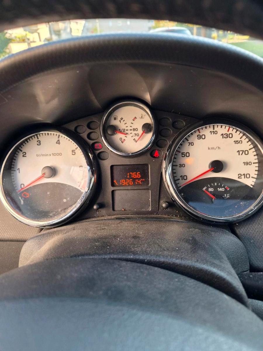 Peugeot 207 2010 — photo 11
