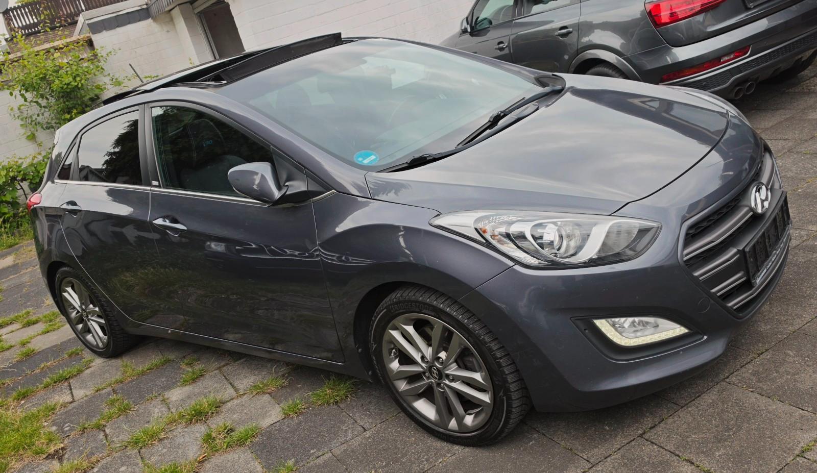 Hyundai i30 blue Passion 1.6d Aut.PANORAMA*CAMERA*NAVI