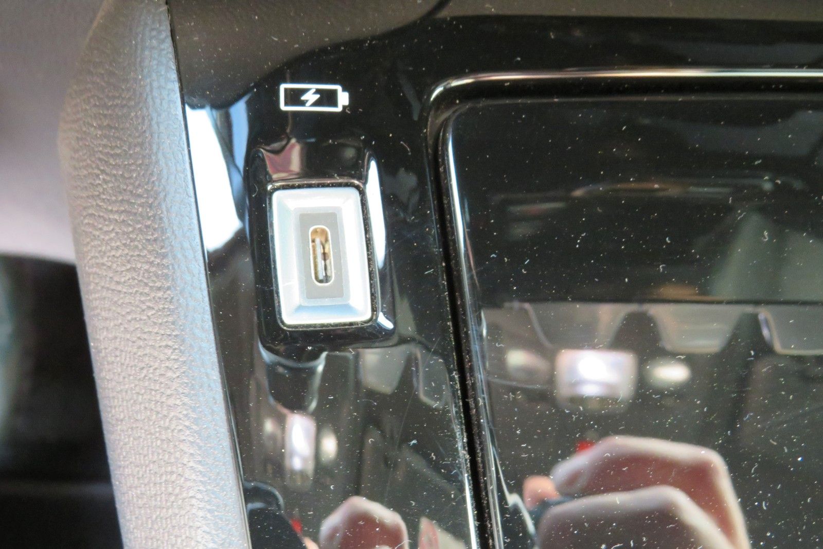 Fahrzeugabbildung Peugeot 2008 e- ALLURE NAVI GRA APP-CON SITZH. PDC 1.HD