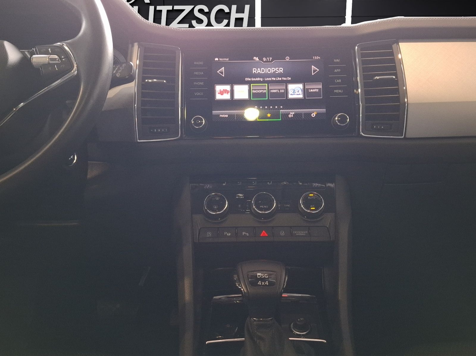 Fahrzeugabbildung SKODA Kodiaq TSI Tour DSG 4x4 Standhzg. Matrix AHK Nav