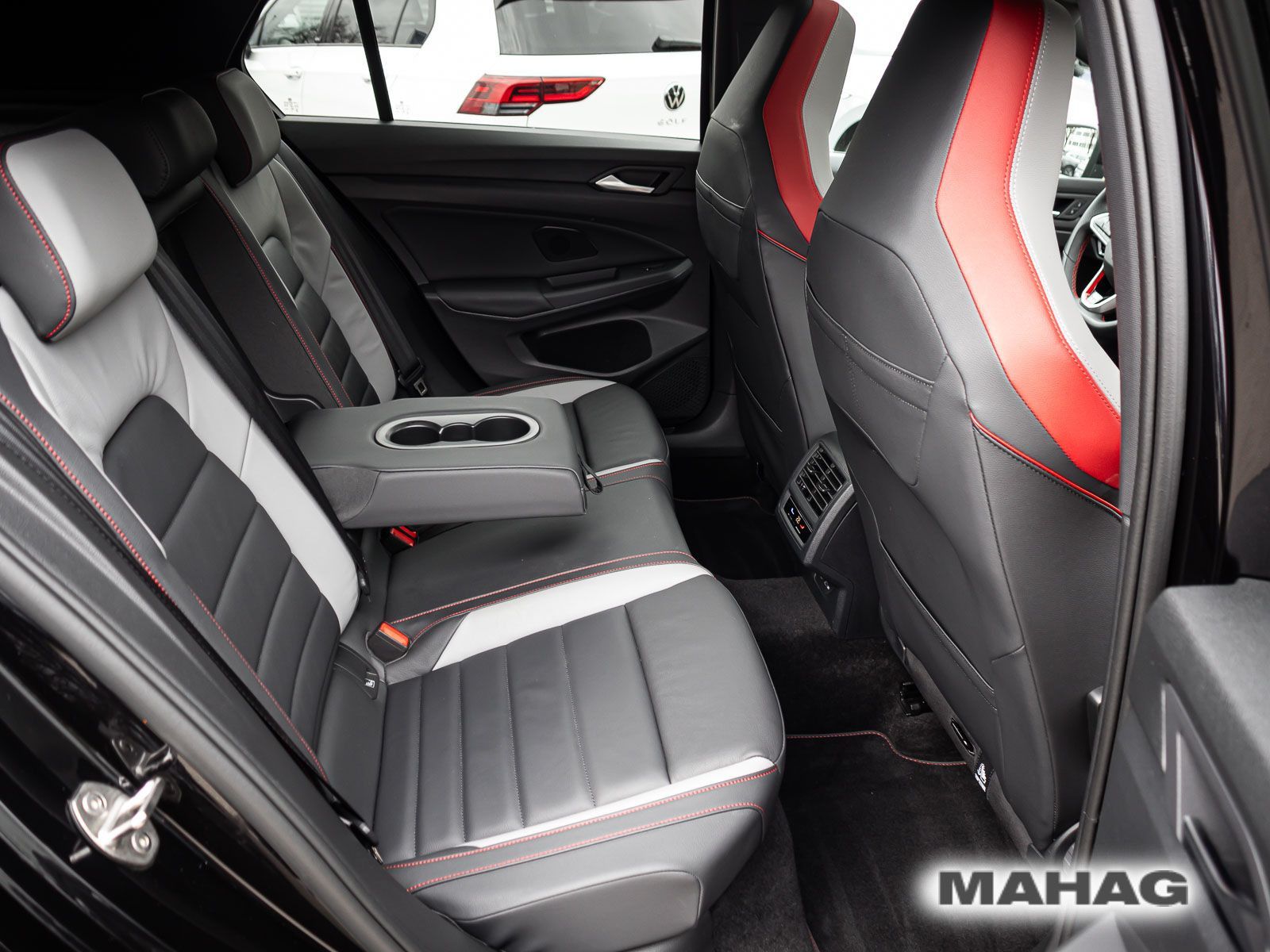 Volkswagen Golf VIII GTI CLUBSPORT 2.0 TSI BlackStyle AKRA foto 14