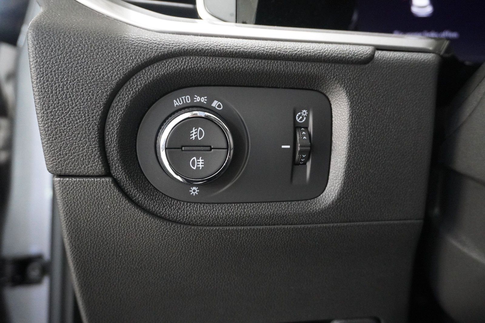 Fahrzeugabbildung Opel Grandland (X) 1.6T GSe 4HYBRID NAVI/LED/KAMERA