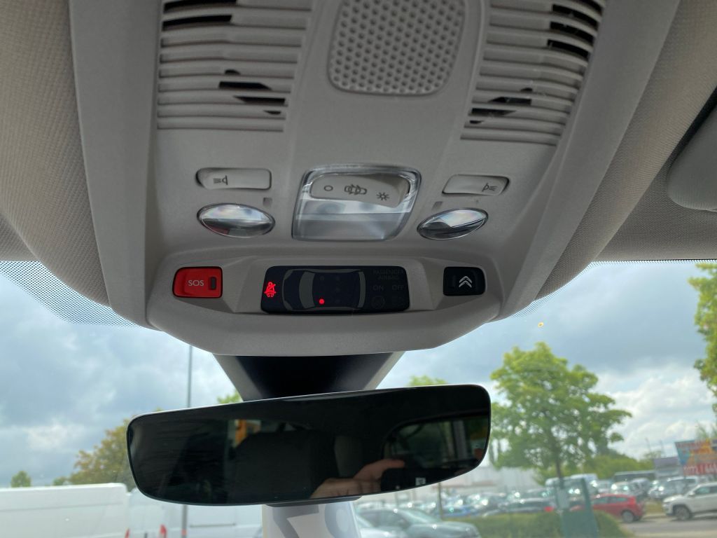 Fahrzeugabbildung Citroën C5 Aircross Hybrid 225 Automatik SHINE PACK