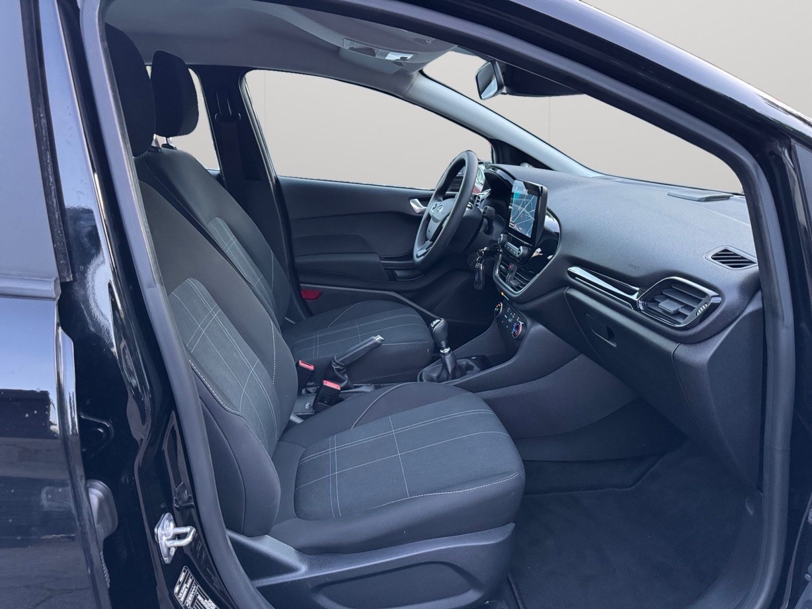Fahrzeugabbildung Ford Fiesta Cool & Connect*PDC*Navi*Klima*SZH*SH gepf