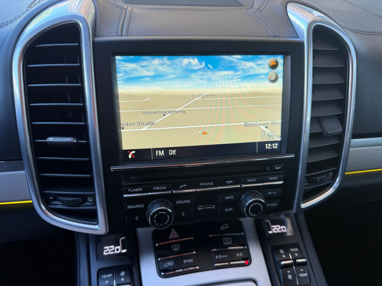 Fahrzeugabbildung Porsche Cayenne /LED/S-DACH/21"ALU/NAVI/LEDER/KAMERA
