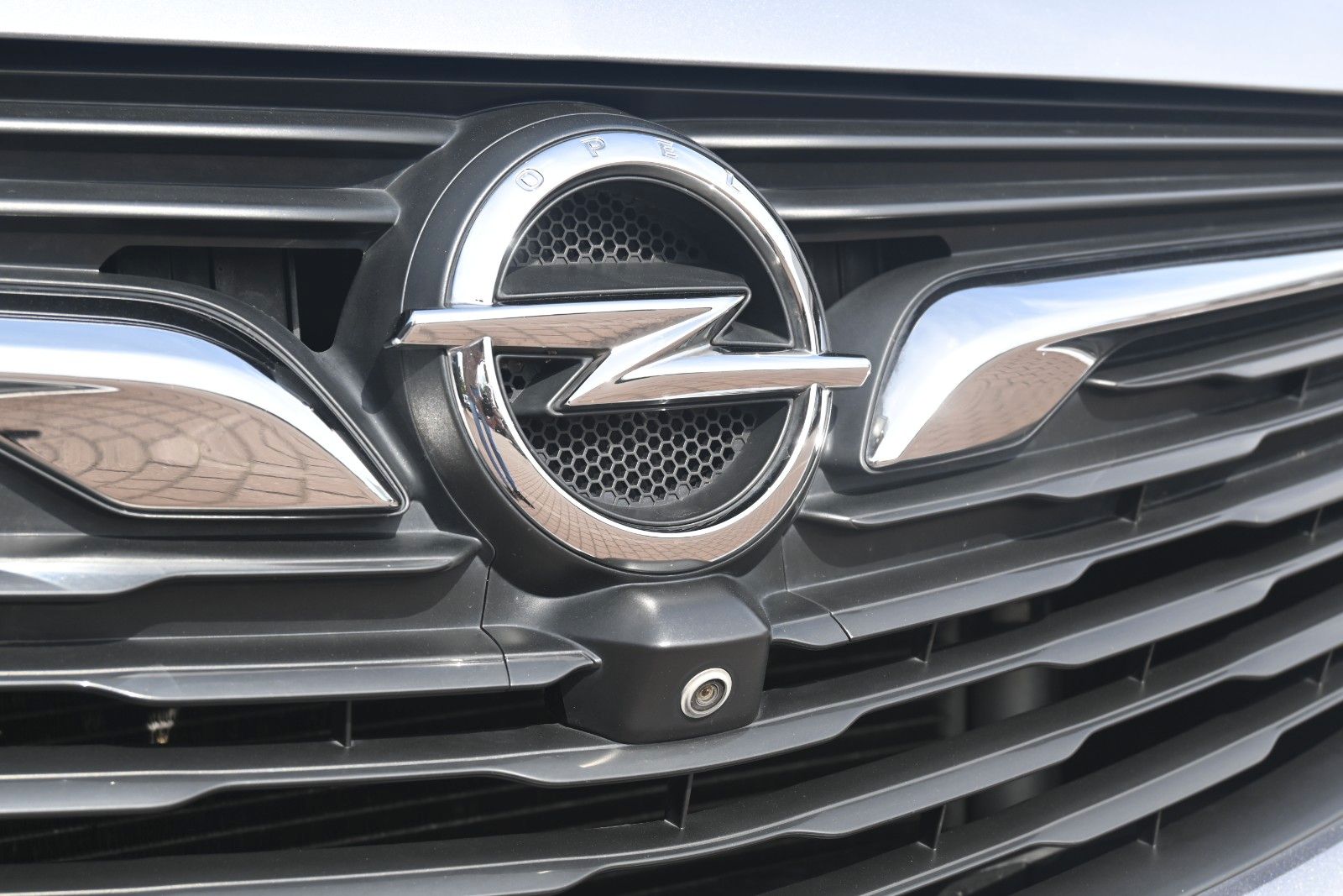 Fahrzeugabbildung Opel Grandland (X) 1.6 Turbo Autom. Ultimate*Pano*ACC