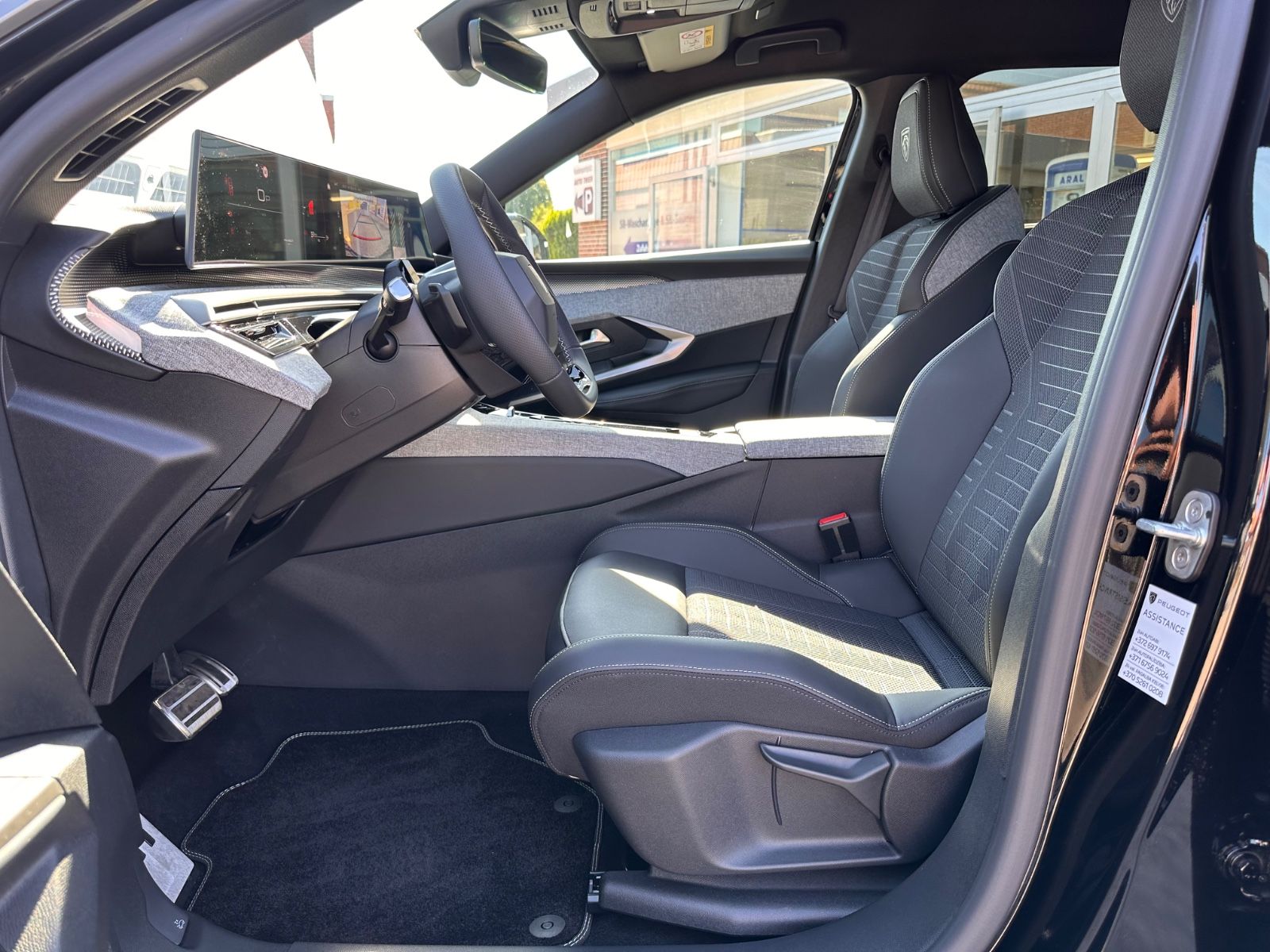 Fahrzeugabbildung Peugeot 5008 GT Hybrid 145 Autom 7-Sitz/ACC/Navi/APP/LED