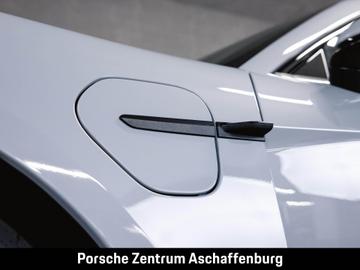 صورة 9 لـ 2026 Porsche TAYCAN