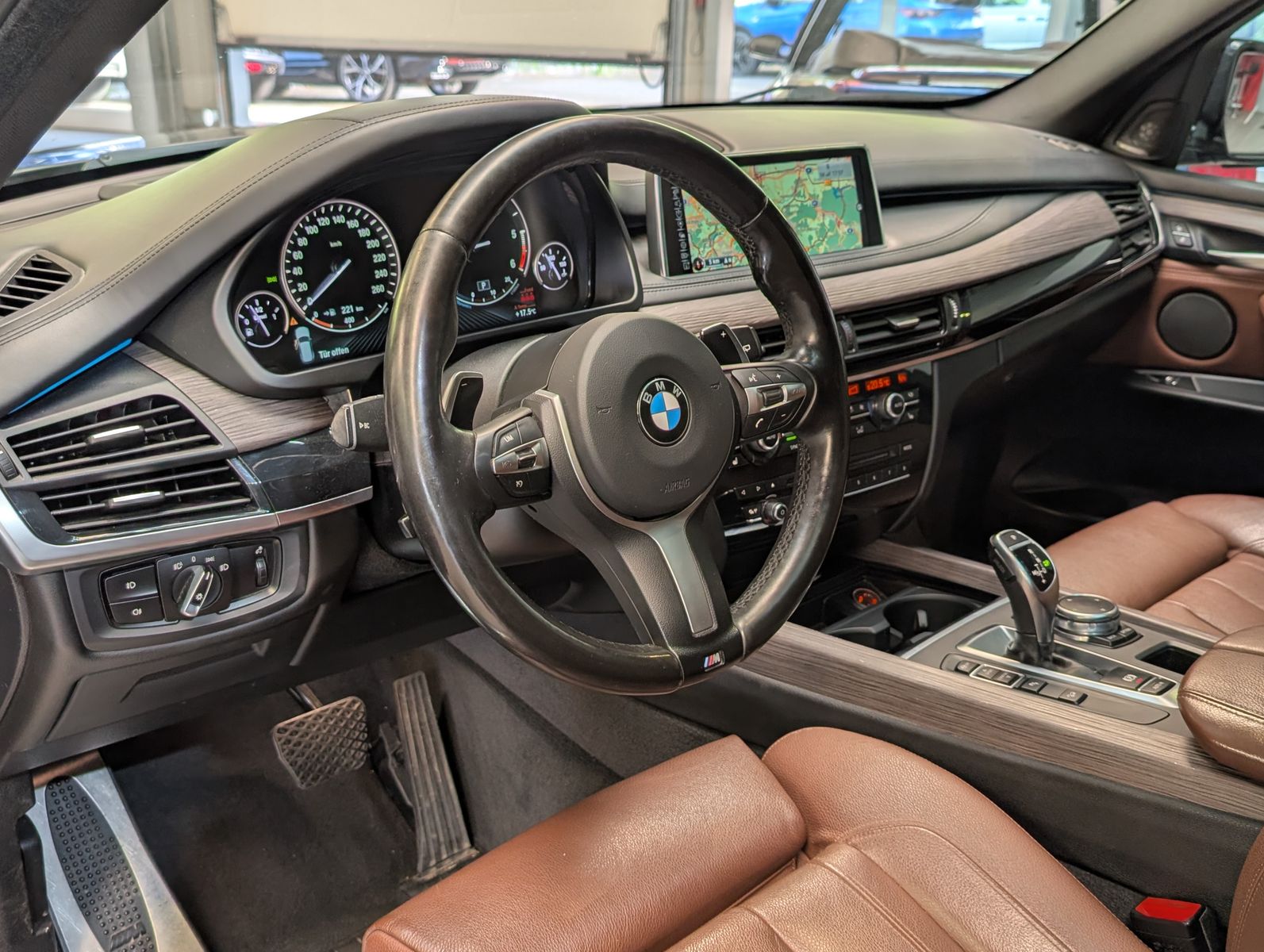 Fahrzeugabbildung BMW X5 xD 30d M-Sport HUD Pano H&K Komfortsi AHK 20"