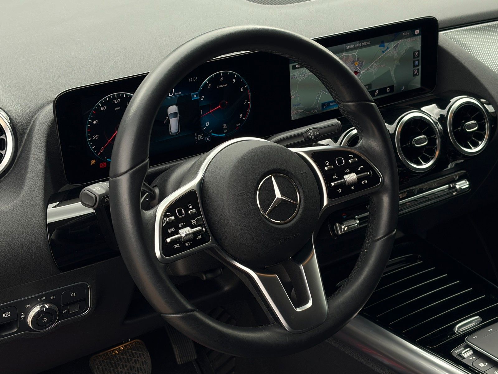 Fahrzeugabbildung Mercedes-Benz GLA 200 7G-DCT Progressive CarPlay Temp CAM AHK