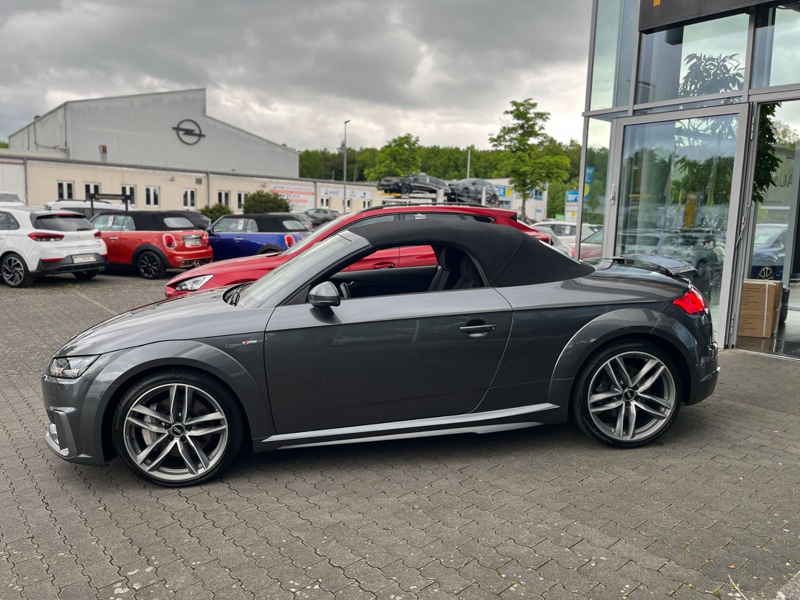 Fahrzeugabbildung Audi TT Roadster  45 TFSI quattro S line S tronic LED