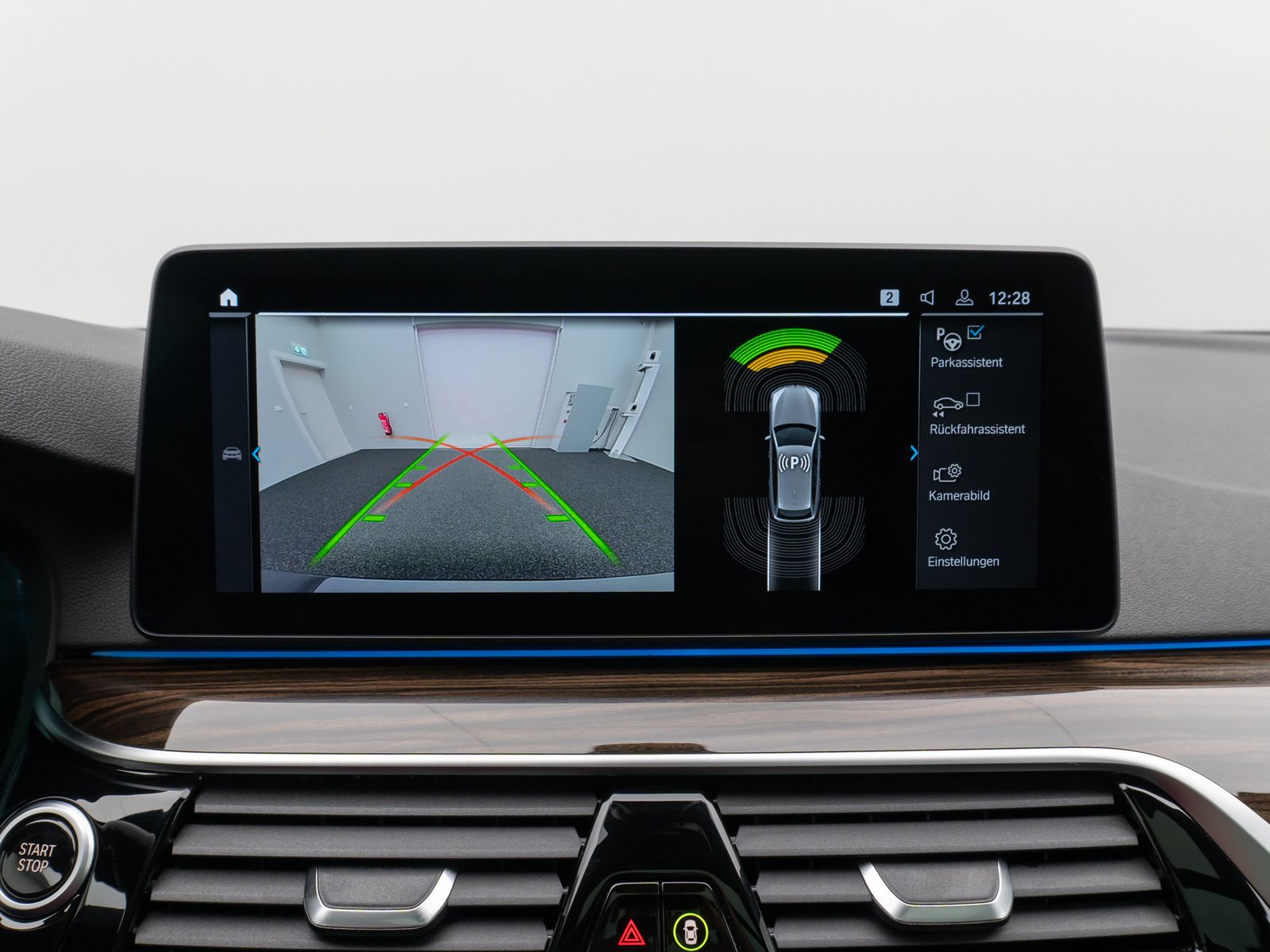 Fahrzeugabbildung BMW 530e Panorama Kamera DAB H/K WLAN Alarm Sport