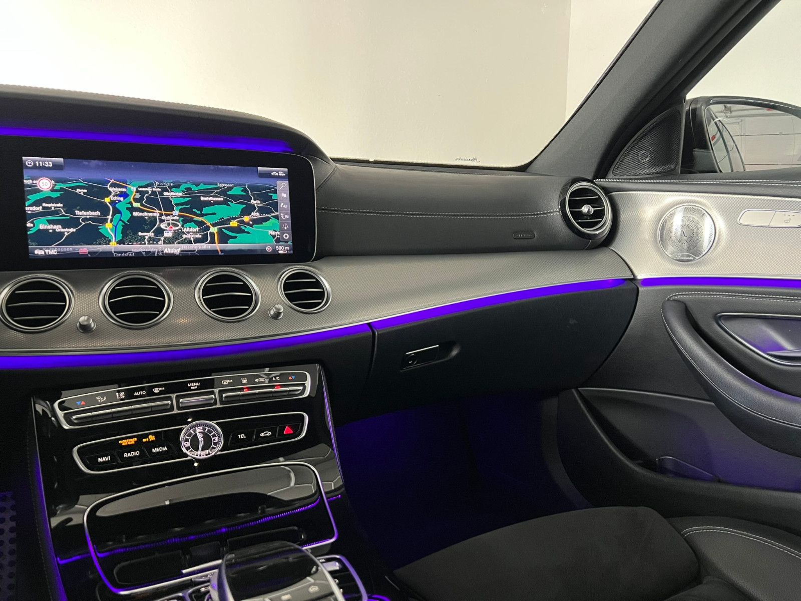 Fahrzeugabbildung Mercedes-Benz E 220 d AMG-LINE/PANO/BURMESTER/DISTRONIC PLUS