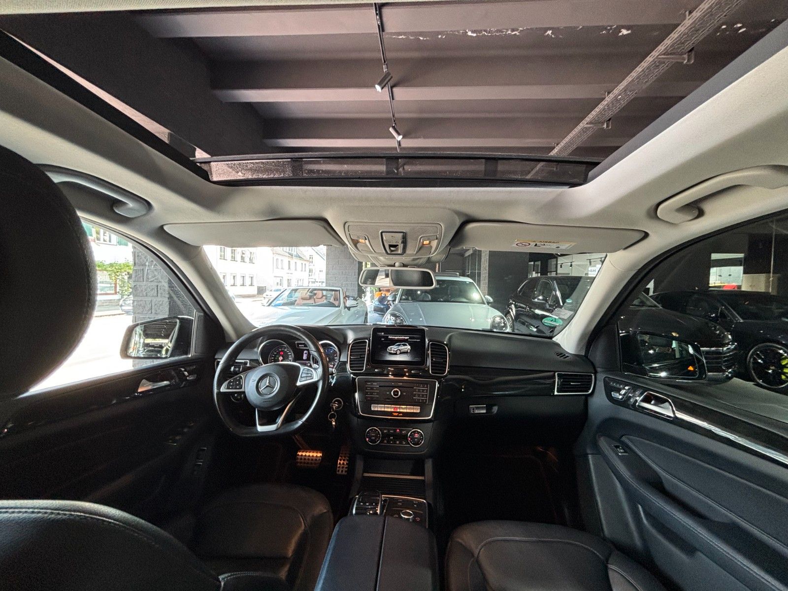 Fahrzeugabbildung Mercedes-Benz GLE 43 AMG 4Matic /PANO/MEMORY/360°/AMBIENTE