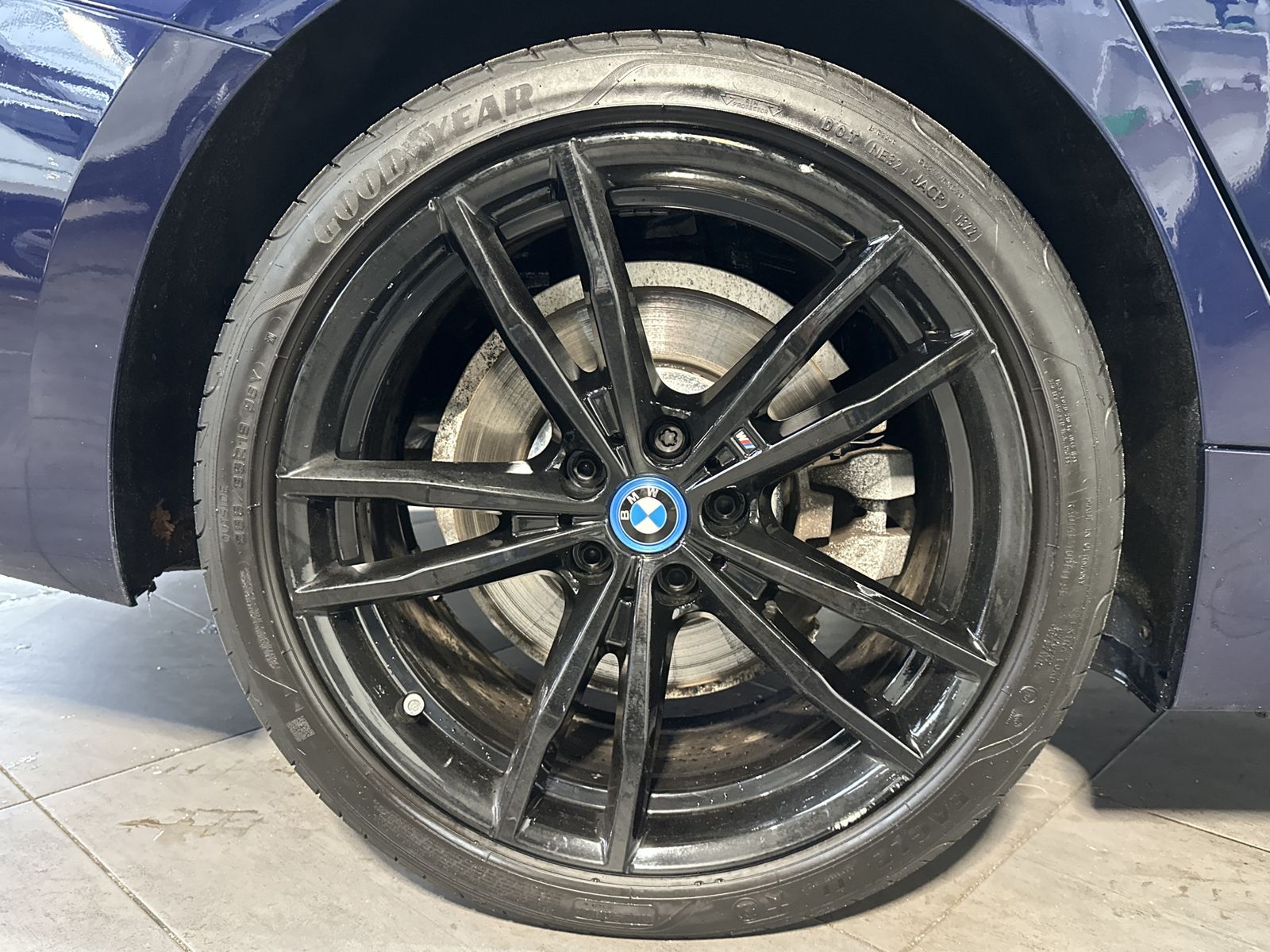 Fahrzeugabbildung BMW 330e Touring xDrive M-Sport NAV+LED+ACC+KAM+H&K