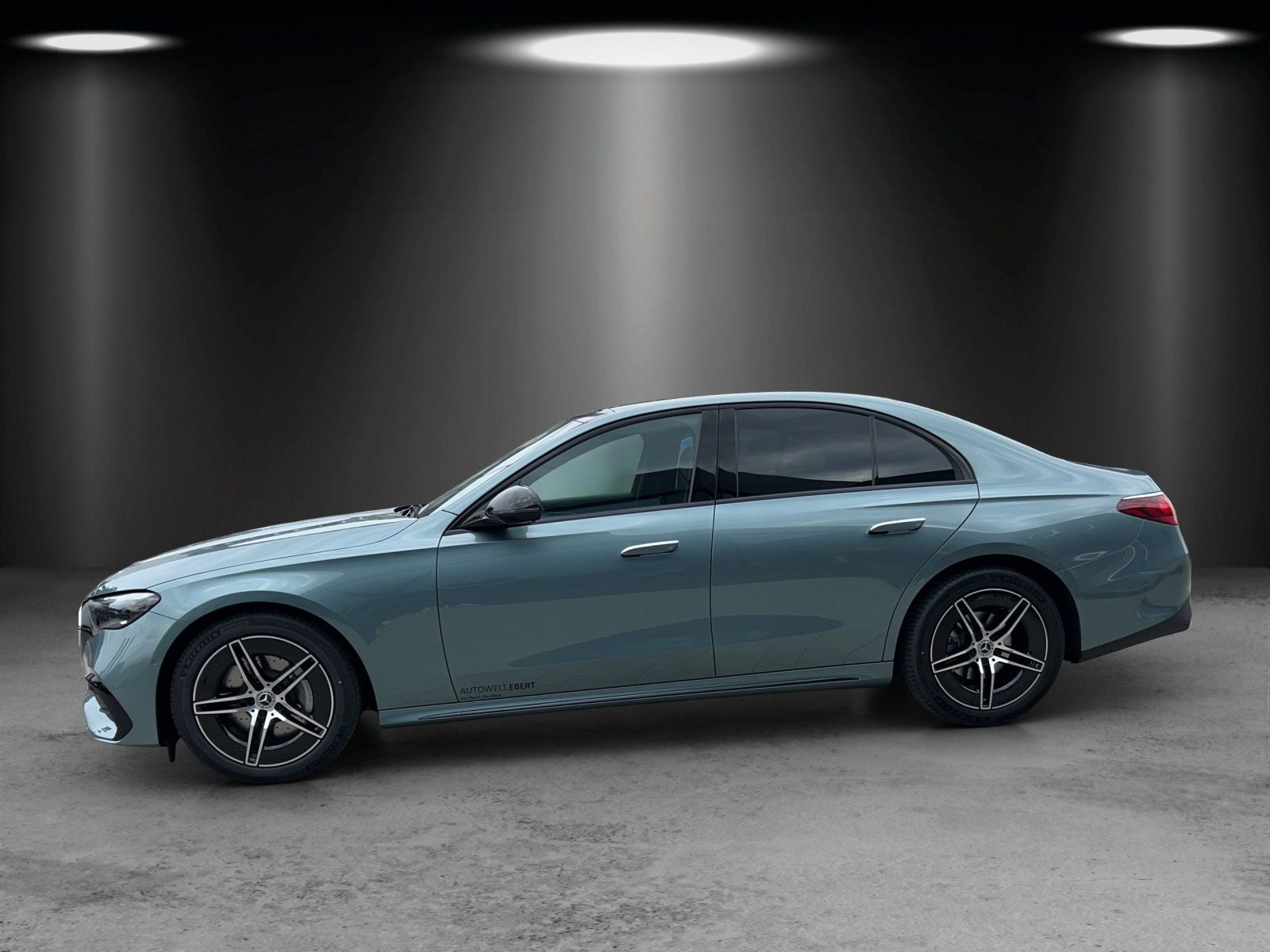 Fahrzeugabbildung Mercedes-Benz E 200 AMG Pano DISTRO Kamera NIGHT KeyGO 19"