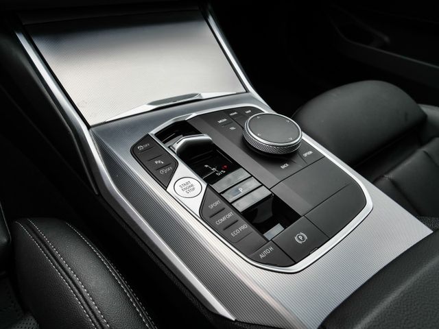 BMW 330, 2023 — 23