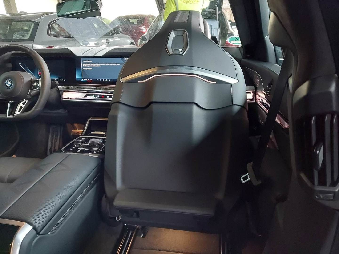 Fahrzeugabbildung BMW 750e xDr M Sport TV SkyLounge Chauffeur Kristall