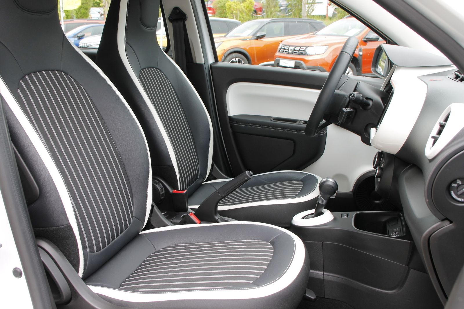 Fahrzeugabbildung Renault Twingo E-TECH 100% el. INTENS