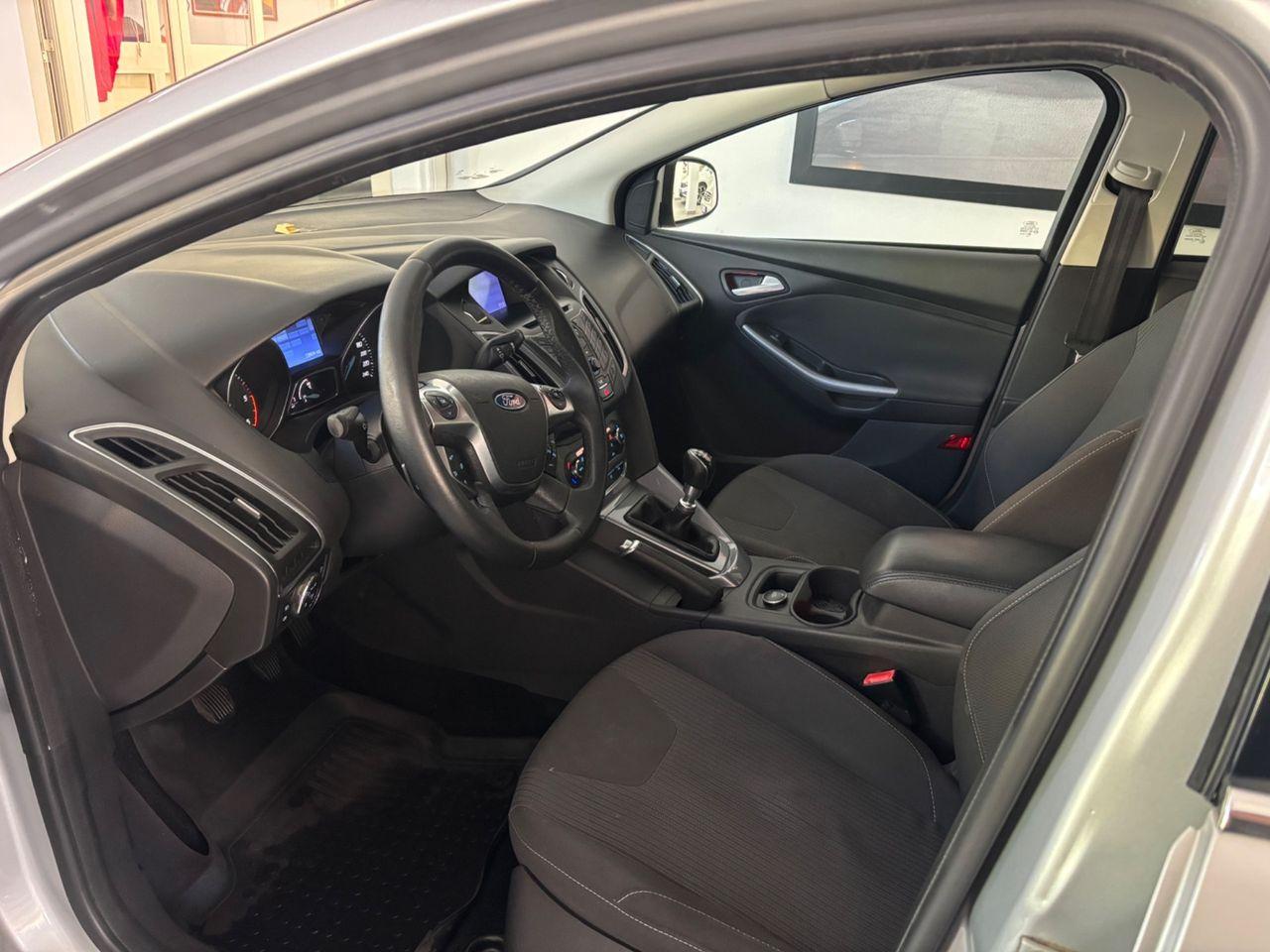Ford Focus 2012 — photo 7