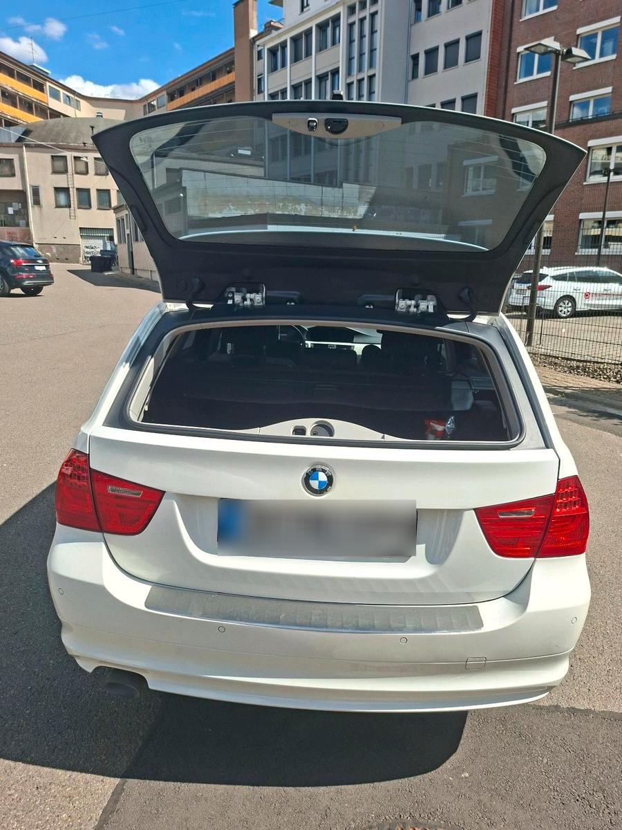 BMW 318 2011 — photo 7
