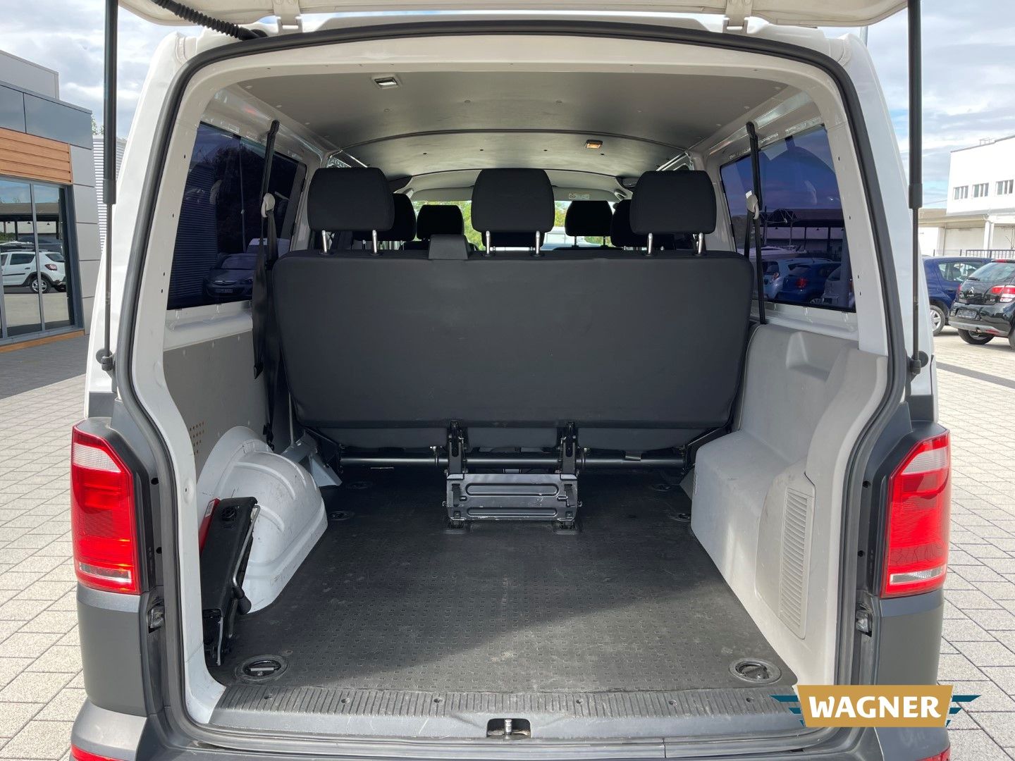 Fahrzeugabbildung Volkswagen T6 Kombi EcoProfi lang 2.0 TDI 8-Sitzer