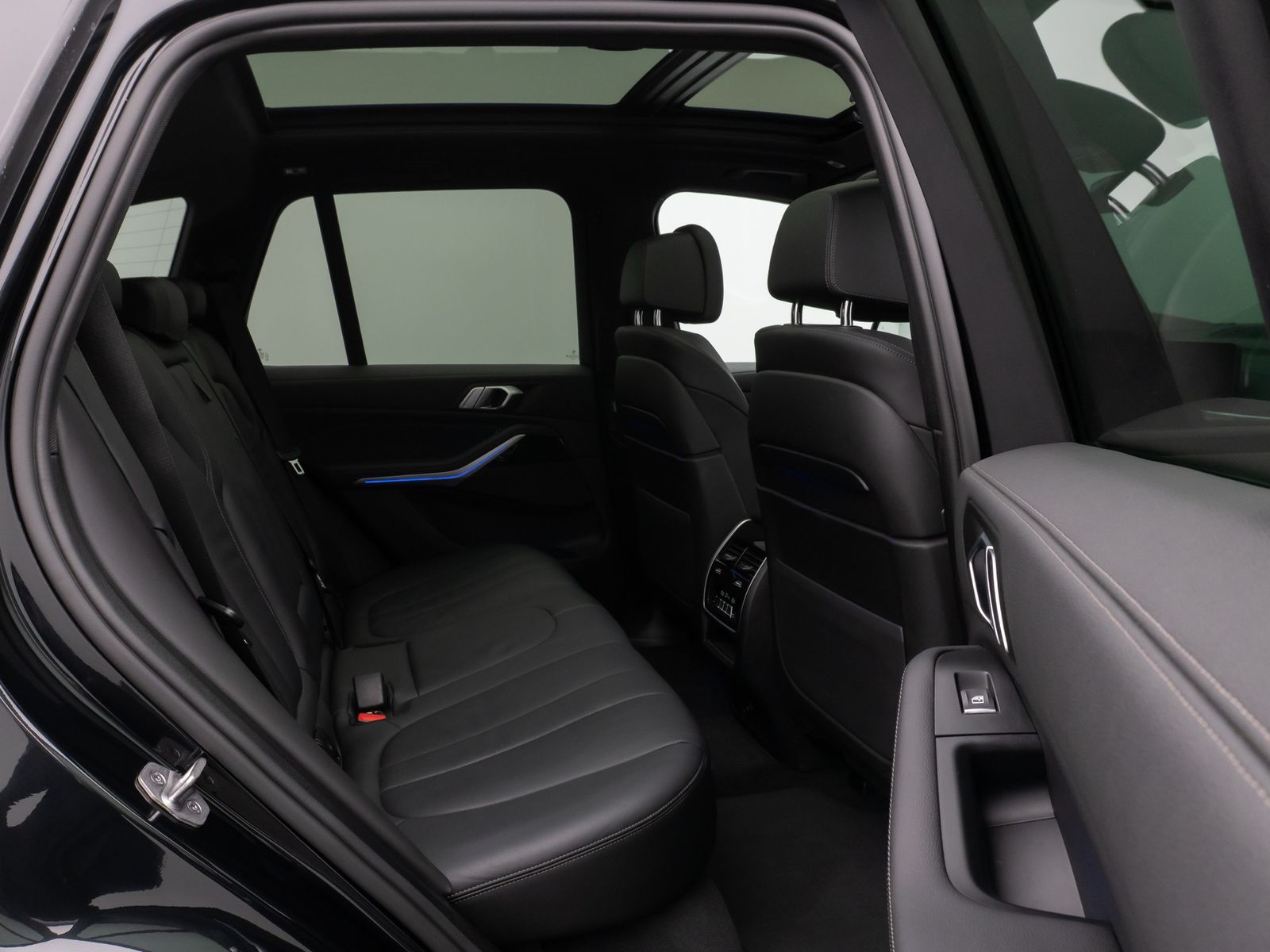 Fahrzeugabbildung BMW X5 xD30d M Sport Panorama 360°Laser HUD DAB HiFi