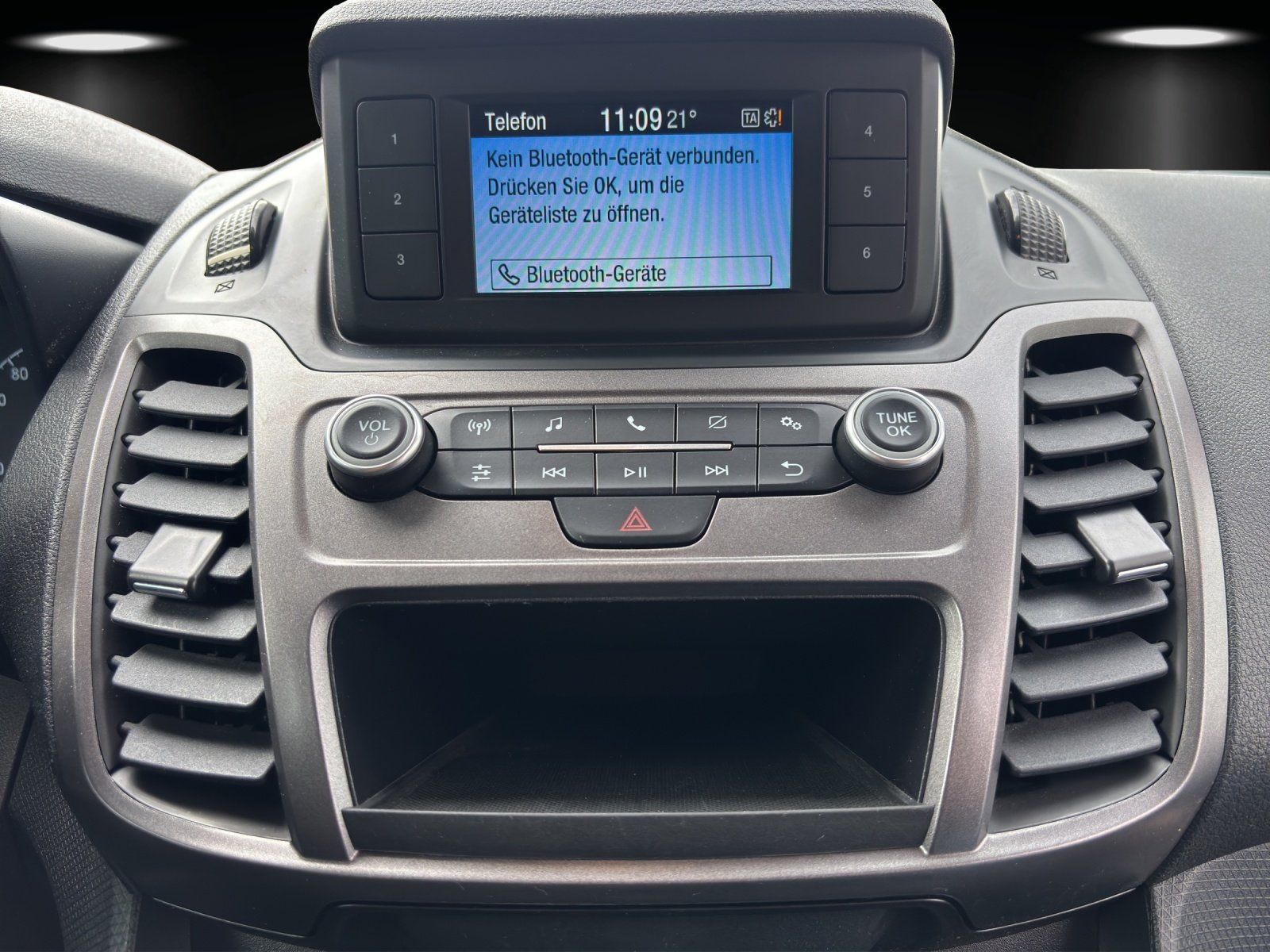 Fahrzeugabbildung Ford Transit Connect 1.0 200 (L1) Trend SHZ/AHK/PDC/