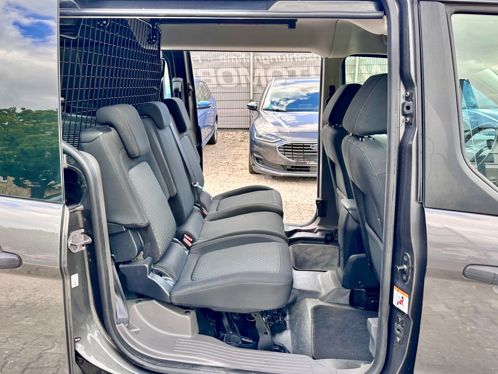Fahrzeugabbildung Ford TRANSIT CONNECT HALBKASTEN LANG TREND*AUTOM.*