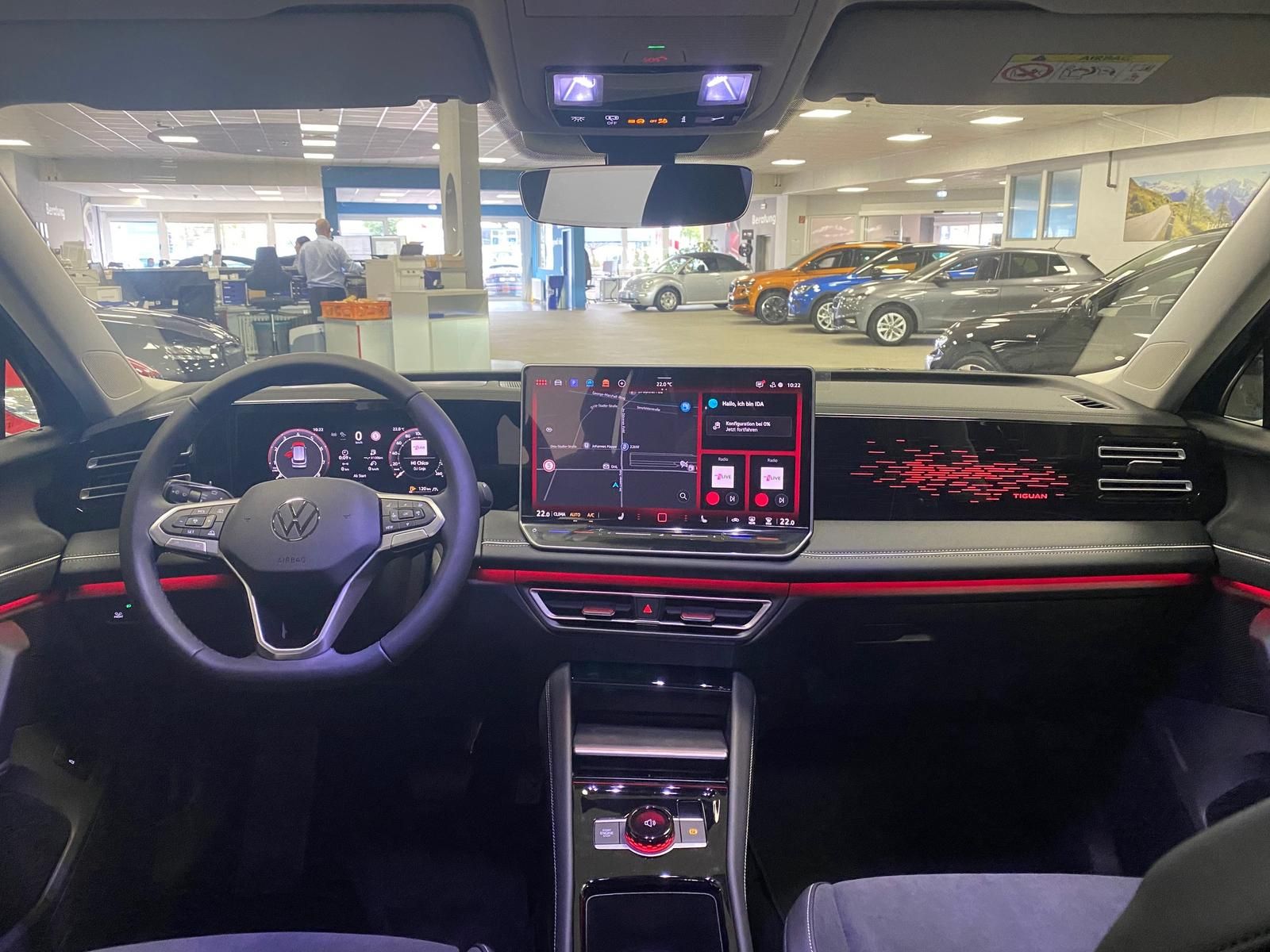 Fahrzeugabbildung Volkswagen Tiguan 1.5 eTSI+Elegance+AHK+NAVI+360 KAMERA+HUD