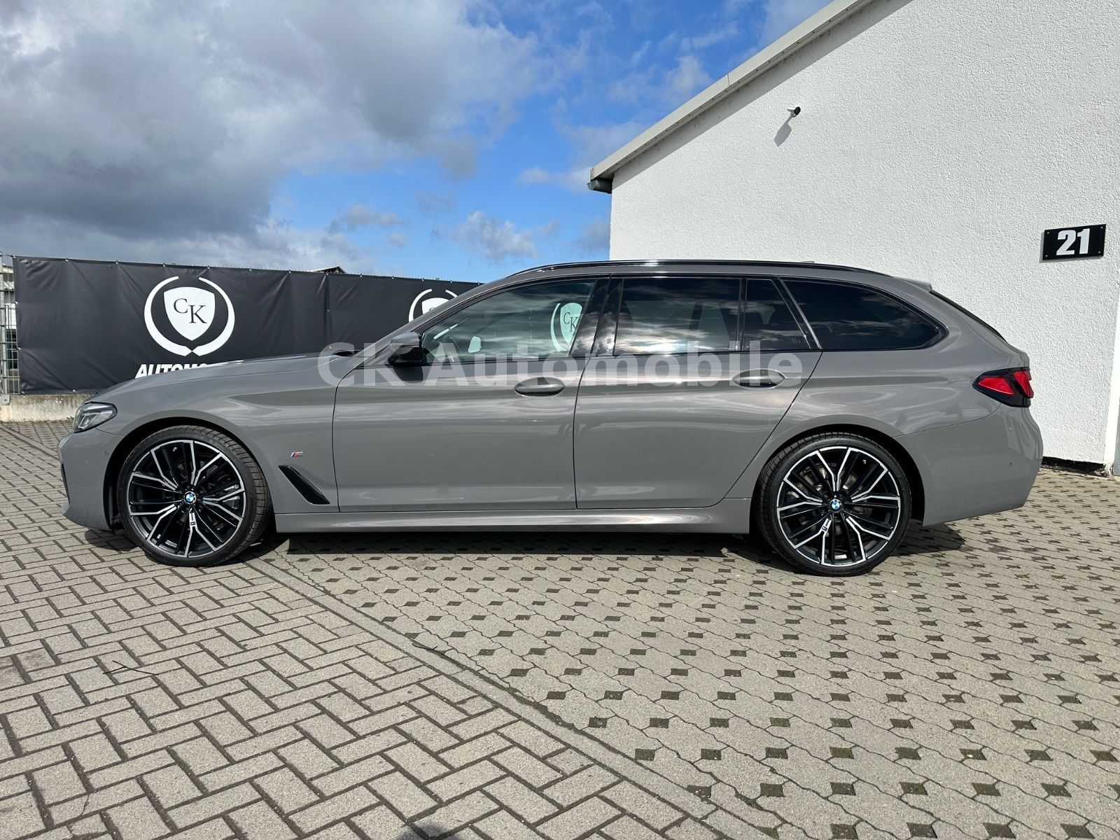 Fahrzeugabbildung BMW 520d xDrive M-Sport/Navi/Head-Up/LED/ACC/Kam.