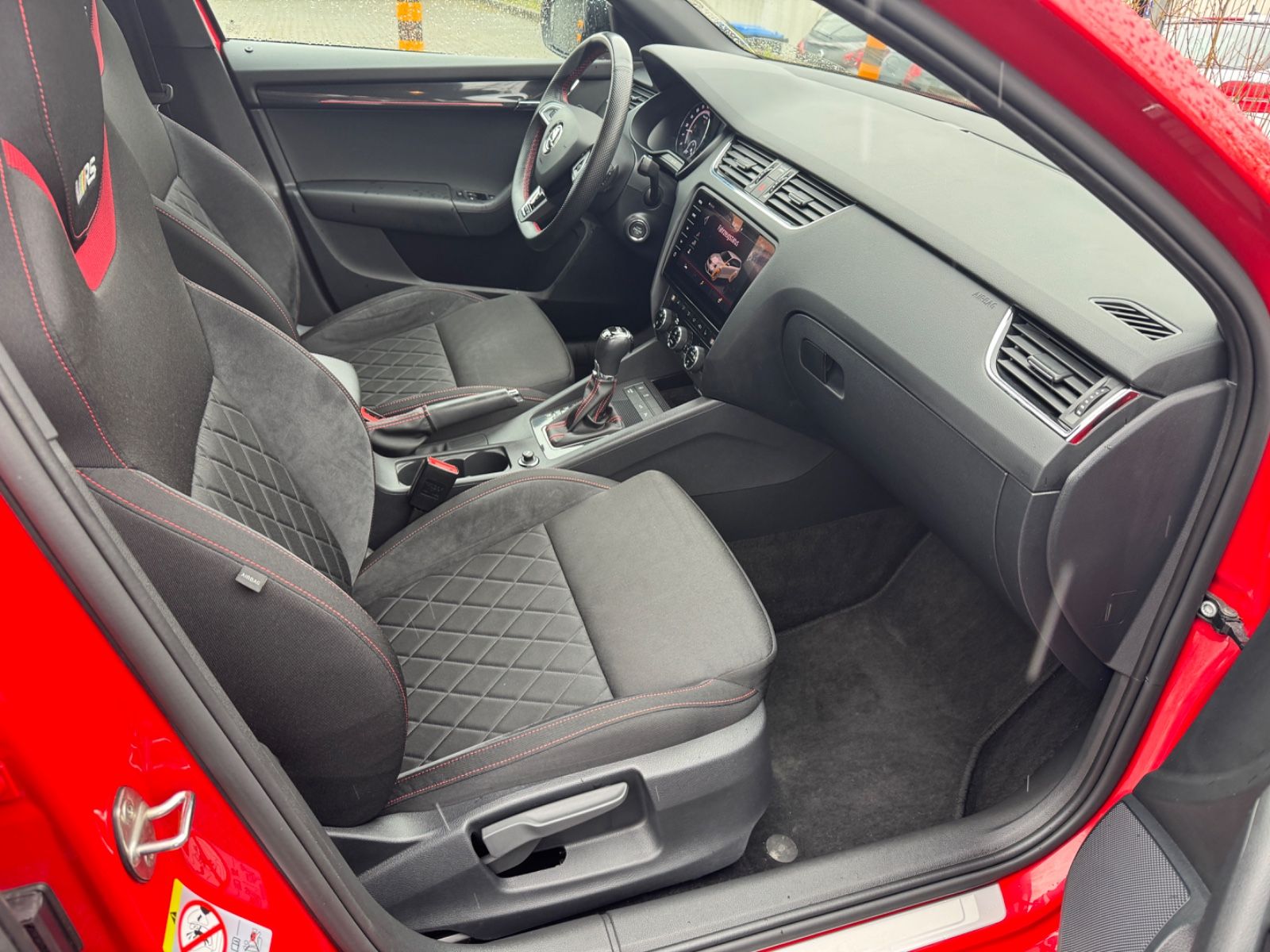 Fahrzeugabbildung SKODA Octavia Combi RS 4x4 LED+Navi+ACC+Standheizung