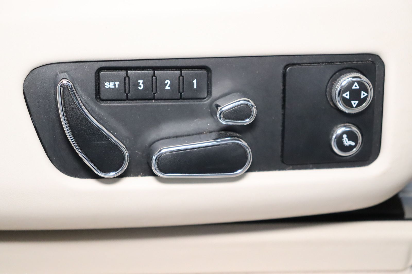 Fahrzeugabbildung Bentley Continental GT 6.0 4WD Navi * Xenon