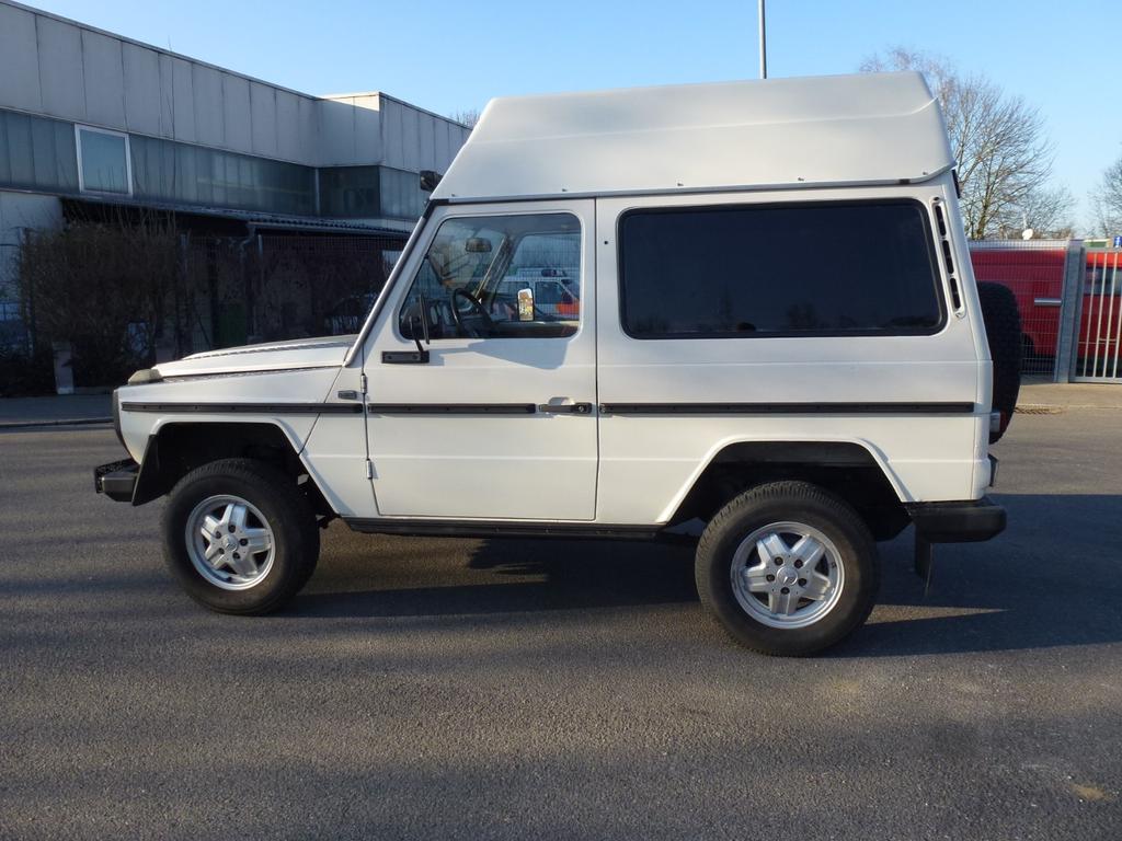 Mercedes-Benz G 230