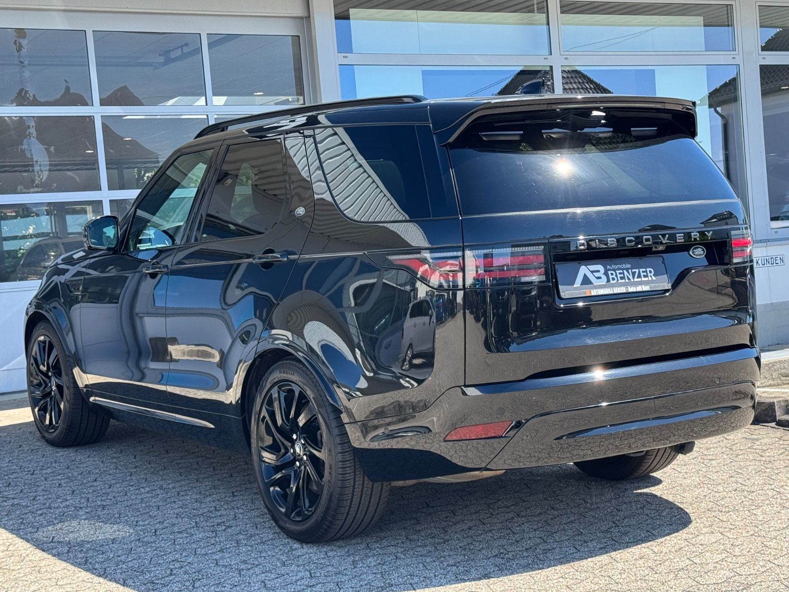 Fahrzeugabbildung Land Rover Discovery  R-Dynamic AWD/7-SITZER/360'°Cam/AHK