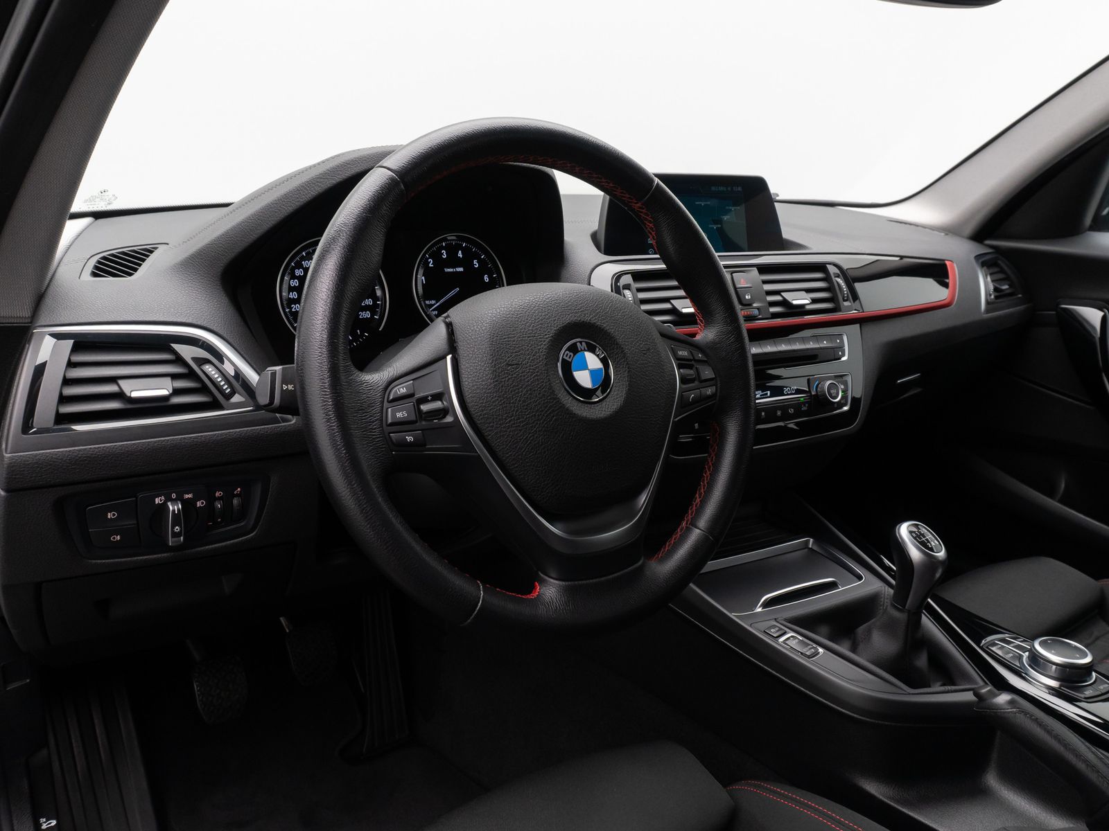 Fahrzeugabbildung BMW 118i Sport Line LED NaviBusiness Lordos Tempomat