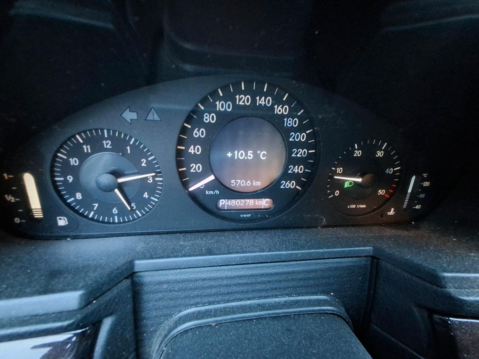 Mercedes-Benz E220 2005 — photo 7