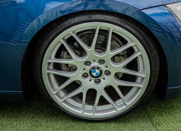 Fahrzeugabbildung BMW 325i Coupe M-Paket|SCHALTER|KLIMAA|LEDER|SHZ