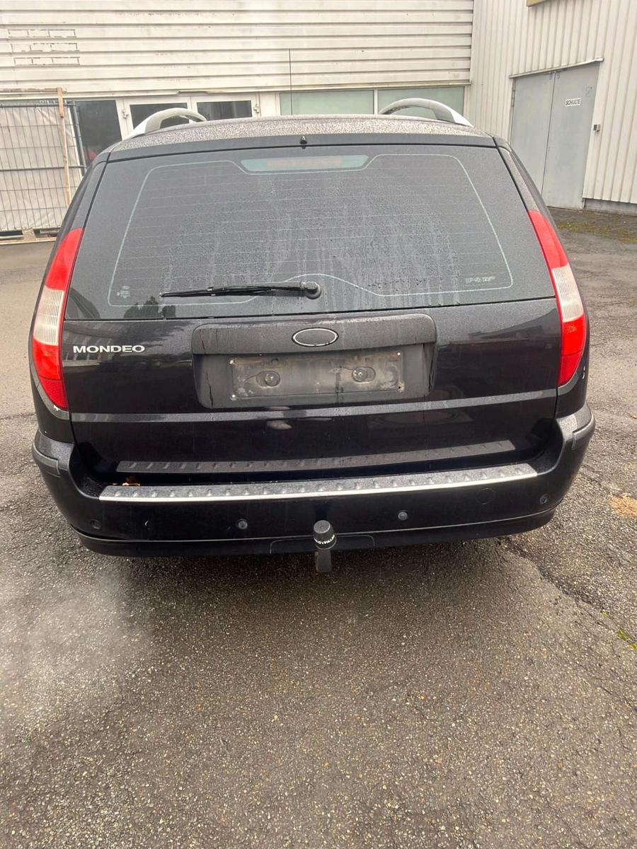 Ford Mondeo 2006 — rear view