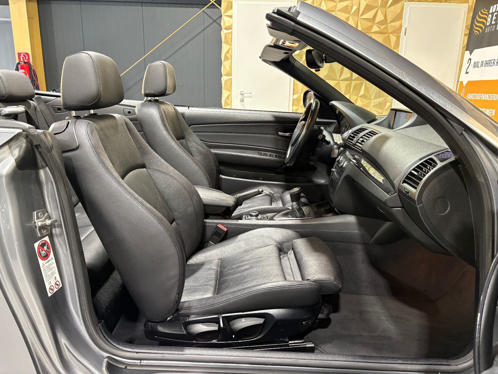 Fahrzeugabbildung BMW 118i Baureihe 1 Cabrio/NAVI/PDC/SHZ/KLIMA/8-FACH