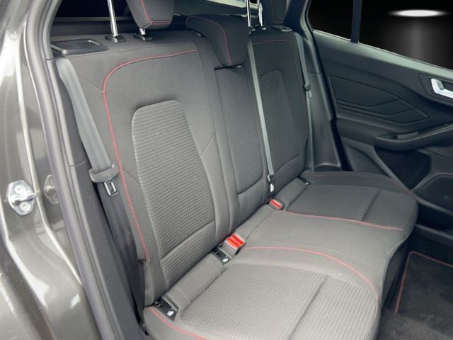 Fahrzeugabbildung Ford Focus Turnier ST-Line X MHEV Winter Paket HUD